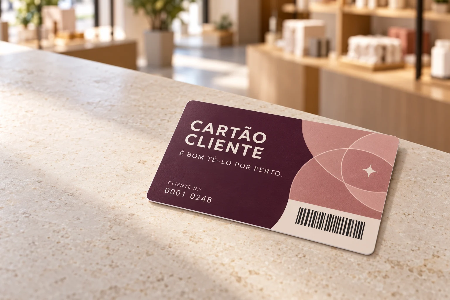 Exemplo ilustrativo de cartão cliente em PVC num balcão de loja