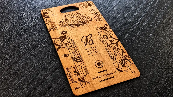 Keycard em madeira gravada a laser para o Bairro Alto Hotel produzida pela ActiveCard