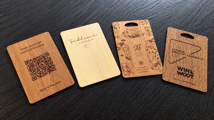 Cartões em madeira gravada a laser produzidos pela ActiveCard