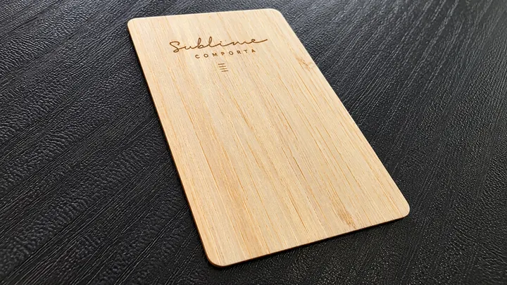 Placa de madeira personalizada e gravada pela ActiveCard